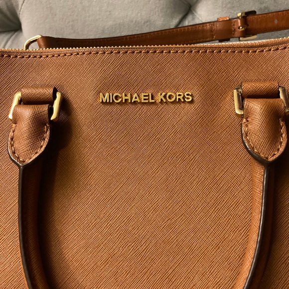 ⭐️ Michael Kors Sutton Satchel - Picture 2 of 8